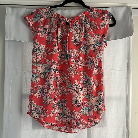 LC Lauren Conrad Coal Pink Floral Blouse Women’s XS Flutter Sleeve Round Neck - Picture 3 of 7